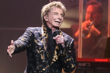 Barry Manilow serenaded the crowd at the KFC Yum! Center on Monday, August 21, 2023