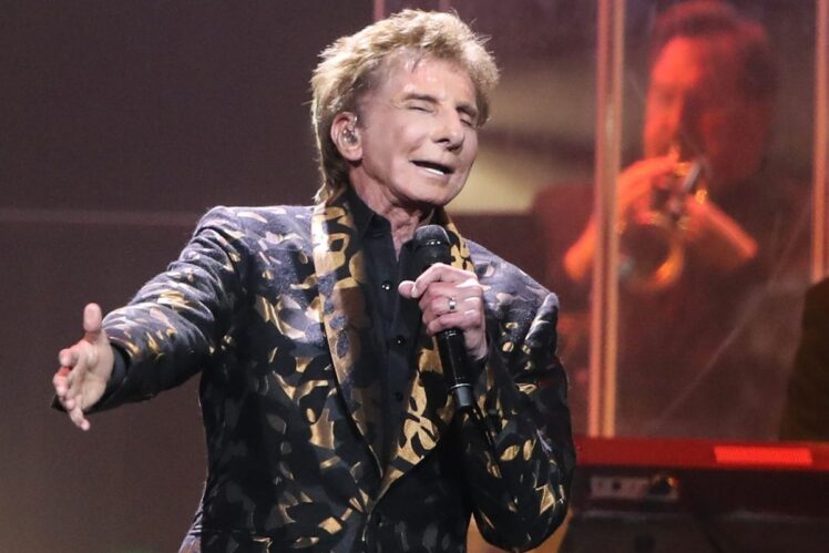 Barry Manilow serenaded the crowd at the KFC Yum! Center on Monday, August 21, 2023
