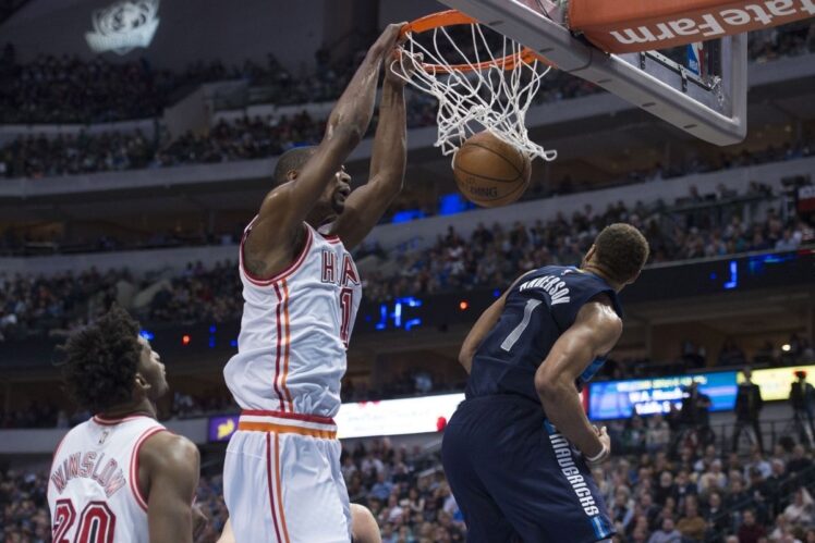 Chris Bosh dunking