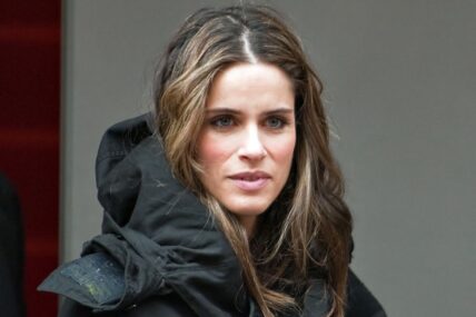 Actress Amanda Peet leaving the press conference for Please Give.