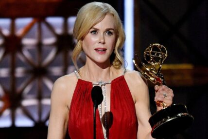 Nicole Kidman accepts the award for Lead Actress