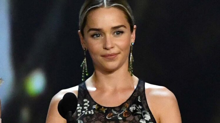 Emilia Clarke presents award
